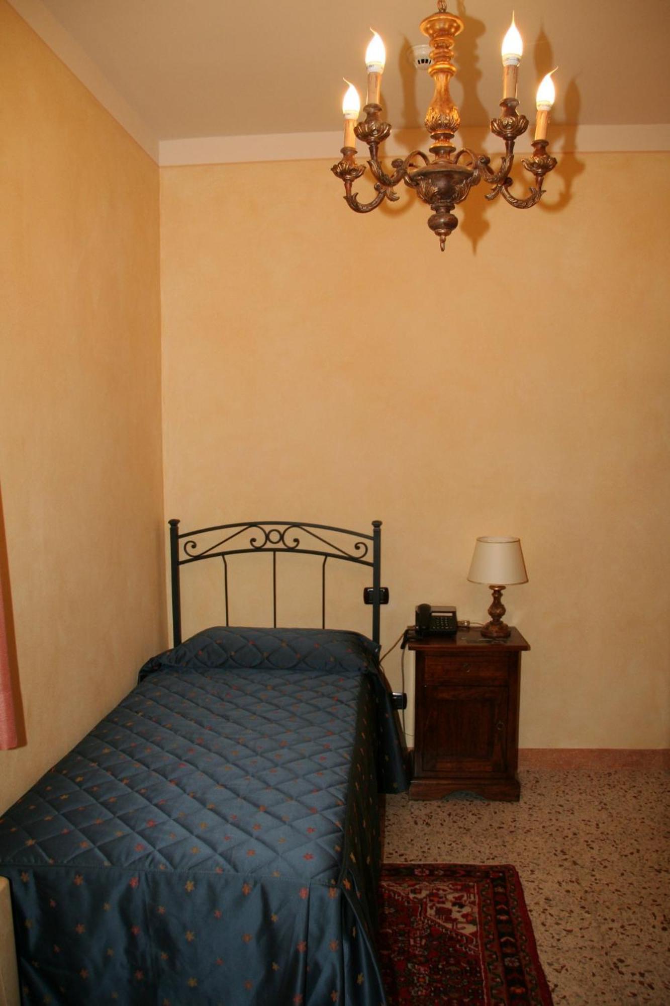 Villa Rinalducci Fano Værelse billede
